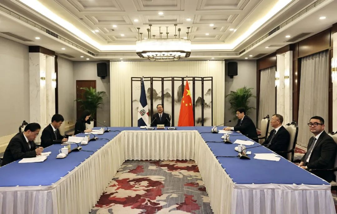 熊猫体育官网环境“助力”多米尼加清运垃圾，毛伟明省长出席线上交接仪式